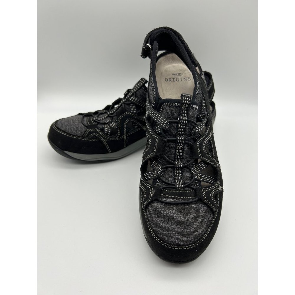 Woman's Earth Origins Sandals - Size 8